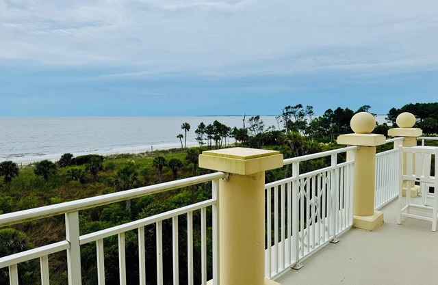 Golf Cart Included Ocean Front Penthouse Suite 3 BR 3BTH Condo with Pool