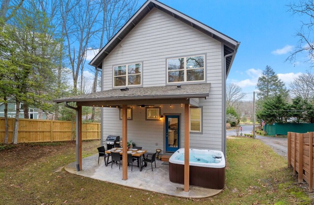 Golf Course~Hottub~Putt Putt~Pool~Lake~DT BlK MTN