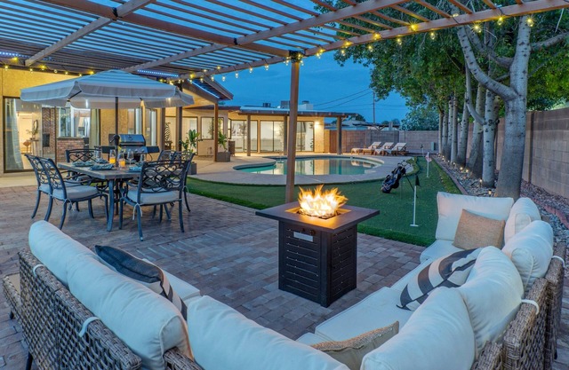 Golf Course View, Sleeps 10, Remodeled Vacation Getaway, Pool, Putt Green, Fire Pit, Pool Table