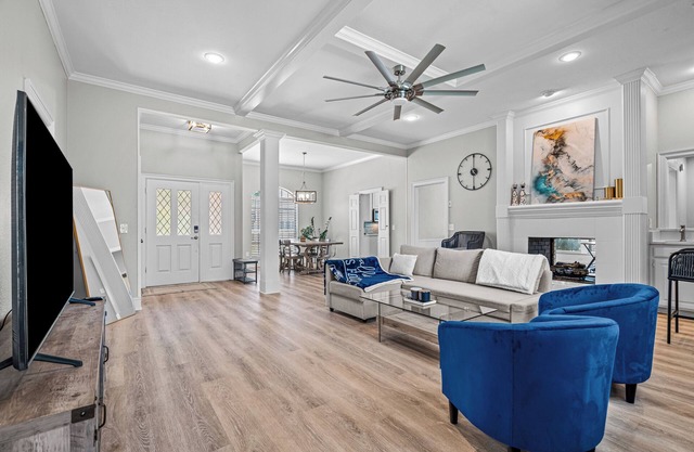 Golf Course View Spacious 4-bedroom house near George Bush Highway