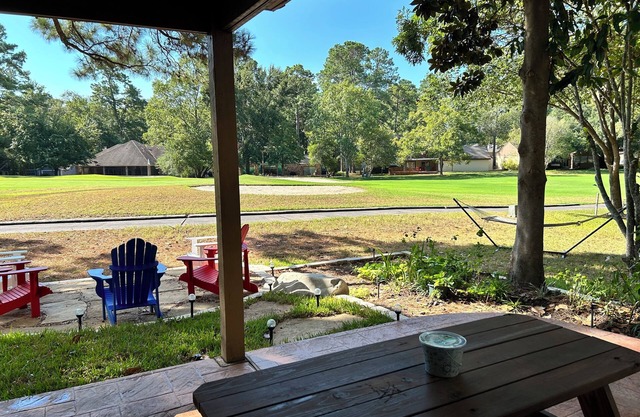 Golf Course Views + convenient to Texas Renaissance Festival!