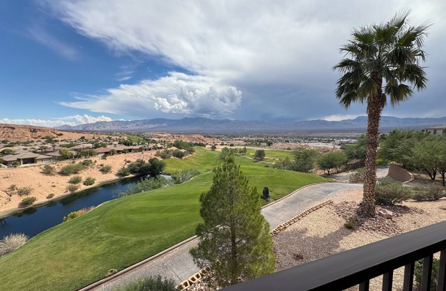 Golf Course Views Over 10th Tee Box – Sleeps 12 by Mesquite Vacation Rentals: Walk to Falcon Ridge Clubhouse with $510 in free daily activities!