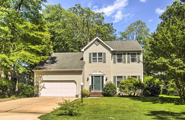 Golf Getaway w/Pool Access 2 Mi to Bethany Beach!