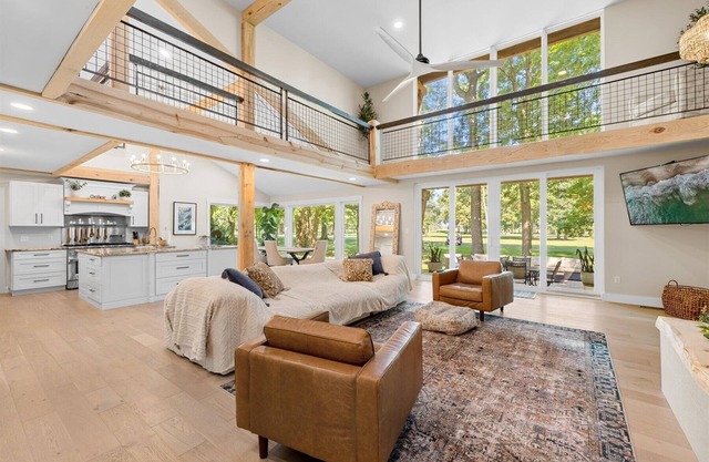 Golfer & Beach Paradise! 5 bedroom home-Ping Pong Table-EV Charger-Wild Horses!