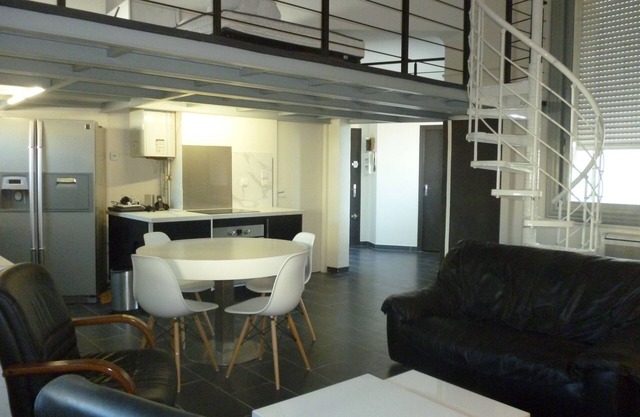 Good standing loft (whirlpool, air conditioning, internet access)