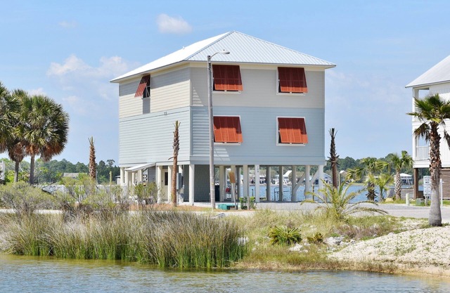 Good Time Charlie Lagoon front Private Pool Firepit Deeded Beach Access plus FREE Activities Golf