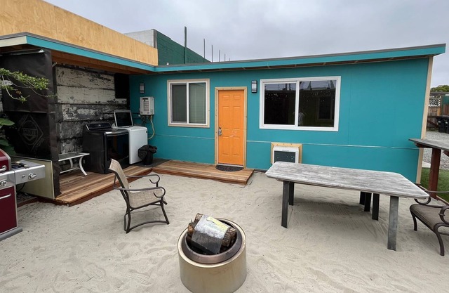 GoodLifeResorts (Downtown, Airport) 4 BR, 10 guest