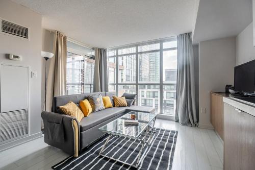Gorgeous 2Br 2Ba Apartment with Balcony