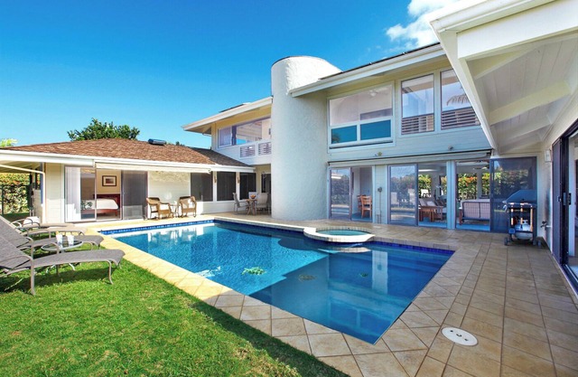 Gorgeous 5-Bed, 4-Bath Luxury Home in Princeville Near Hanalei Bay & NaPali!