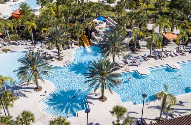 Gorgeous 5Bd w/Pool & Jacuzzi @ Solterra Resort 6071
