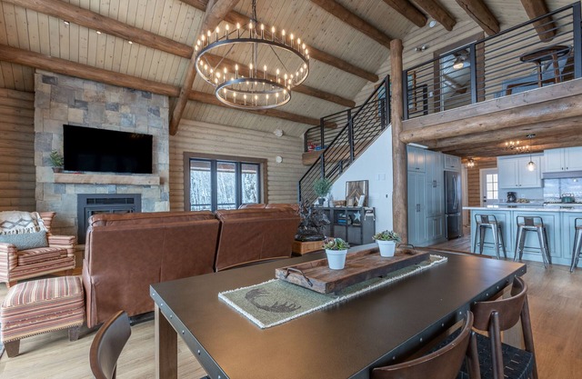 Gorgeous Alpine Hollow -HotTub- 3 acres Perfect Location and Views