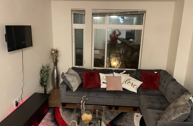 Gorgeous apartment 15 mins from the Marione Capital !