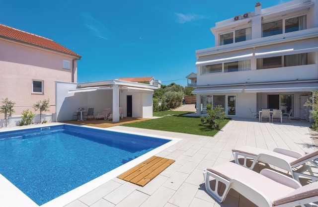 Gorgeous apartment in Murter