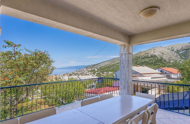 Gorgeous apartment in Senj with kitchen