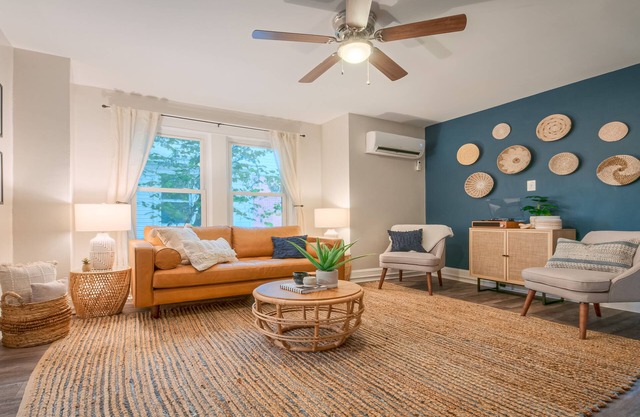 Gorgeous apt, pets, hot tub & fire pit, walk -> DT Frederick
