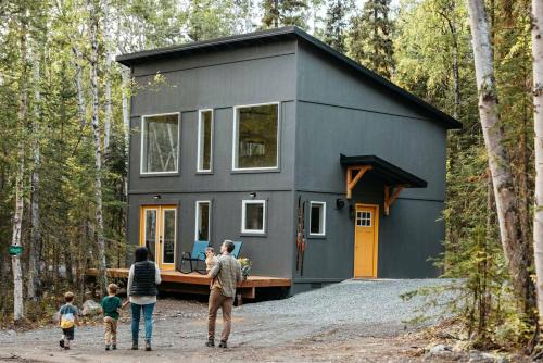 Gorgeous Cabin Settled in the Middle of the Mountain in Anchorage, Alaska