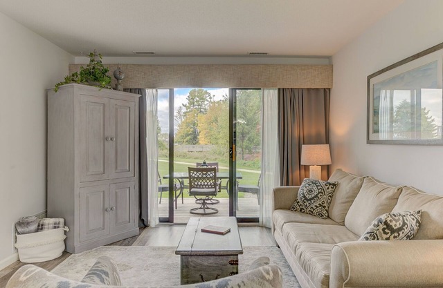 🏖️ Gorgeous Chic Beach Front Condo ➠ 5593