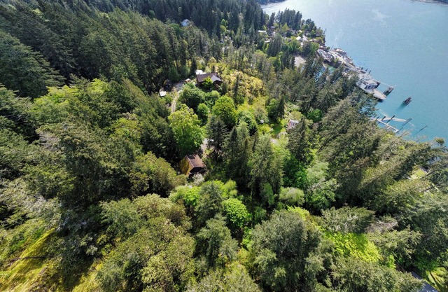 Gorgeous cottage retreat offers the blend of rural tranquility & modern comfort