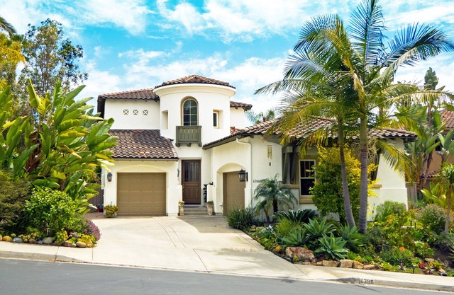 Gorgeous furnished home in a gated community-quiet & safe, 10 mins to ocean
