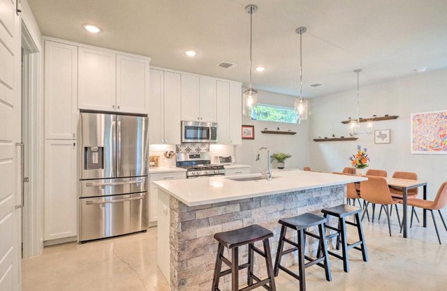 Gorgeous Georgetown Home, Walk to the Square!