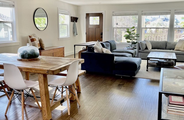 Gorgeous Healdsburg house in town. Great location, fire pit, yard, huge kitchen!