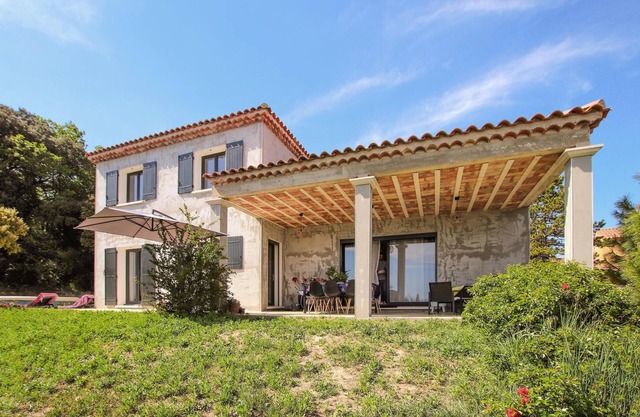 Gorgeous home in Caumont sur Durance