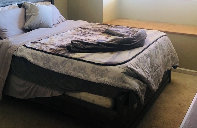 Gorgeous Home and Tranquil- Host couple is on site.