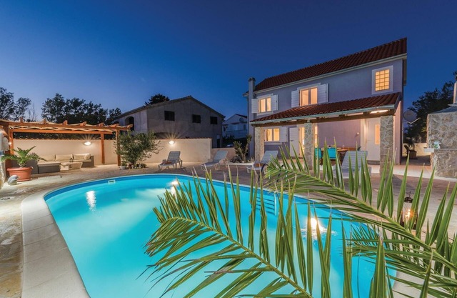 Gorgeous home in Privlaka-Sabunike