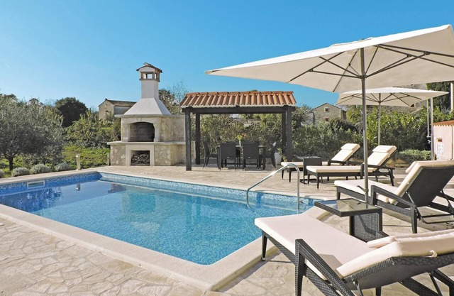 Gorgeous home in Barban with WiFi