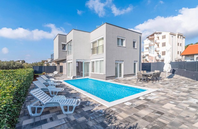 Gorgeous home in Bibinje with WiFi