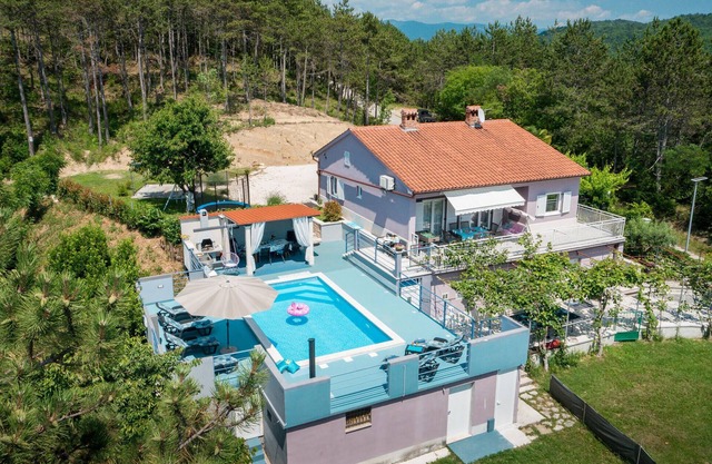 Gorgeous home in Cerovlje with kitchen