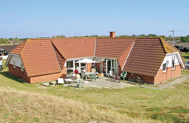 Gorgeous home in Fanø with kitchen