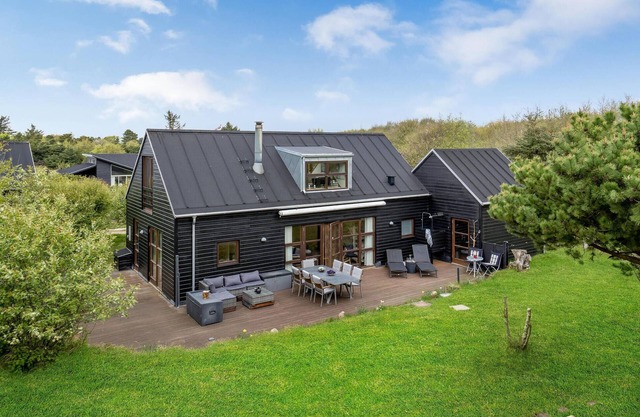 Gorgeous home in Fanø with kitchen