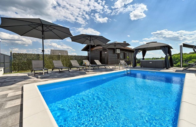 Gorgeous home in Jalsje with sauna