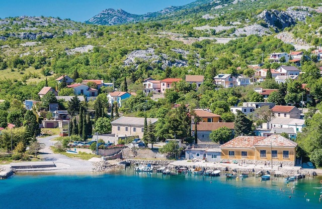 Gorgeous home in Karlobag with WiFi