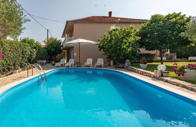 Gorgeous home in Lovinac with WiFi