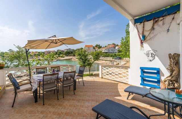 Gorgeous home in Lun with WiFi