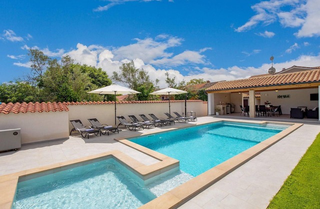 Gorgeous home in Mali Vares