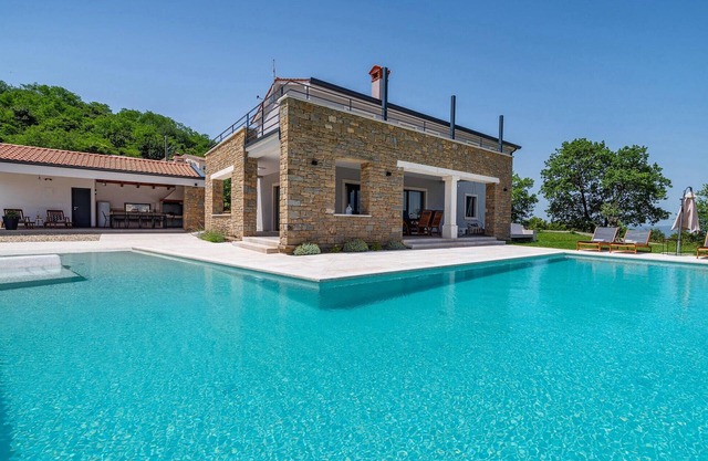 Gorgeous home in Pazin