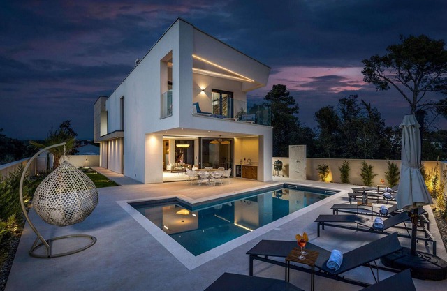 Gorgeous home in Petrcane