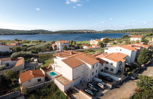 Gorgeous home in Pomer with WiFi