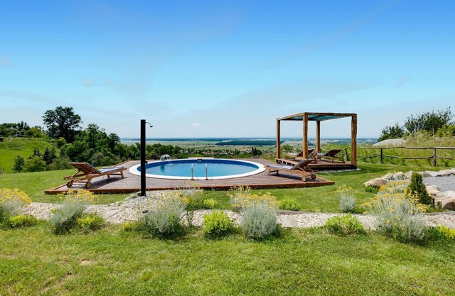 Gorgeous home in Popovaca with WiFi