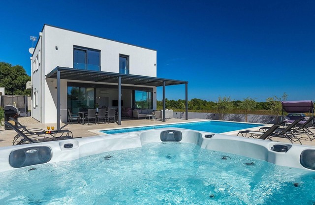 Gorgeous home in Pula with sauna