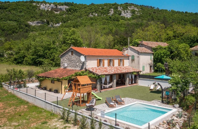 Gorgeous home in Roc with WiFi