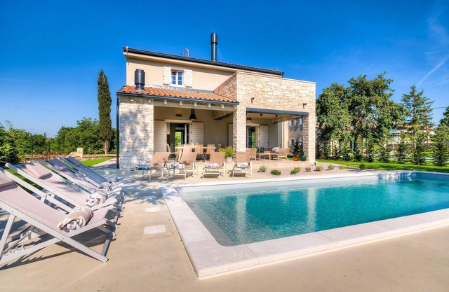 Gorgeous home in Sivati