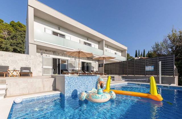 Gorgeous home in Srinjine