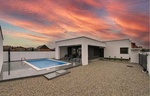 Gorgeous Home In Trnovec With Wifi