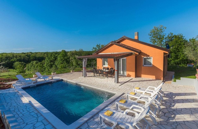 Gorgeous home in Umag