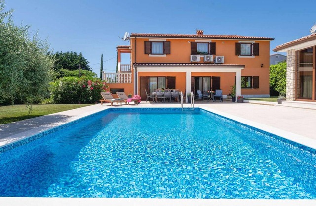 Gorgeous home in Umag