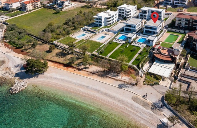 Gorgeous home in Zidarici with kitchen